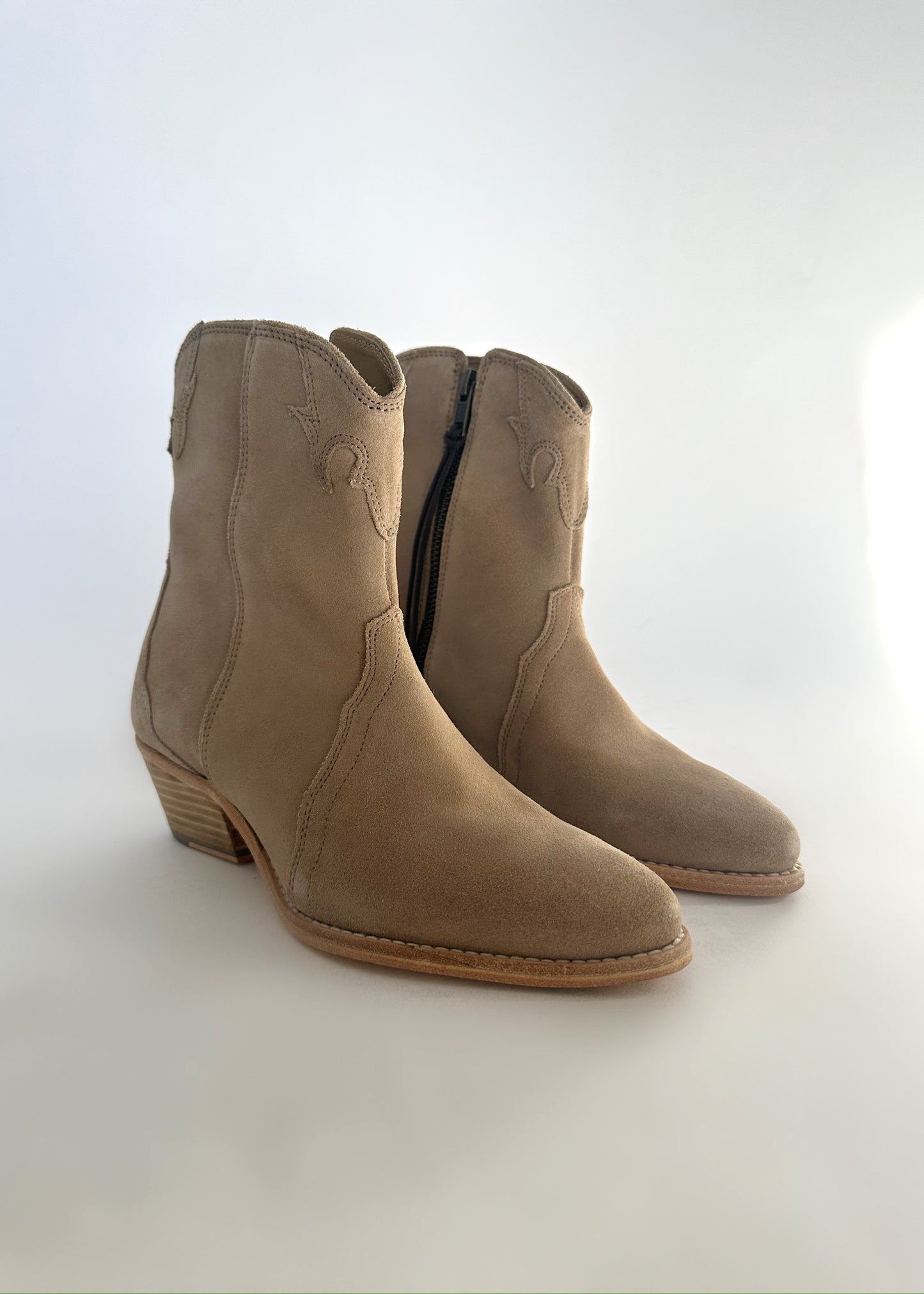 Free People New Frontier Western Boot - OYSTER SUEDE